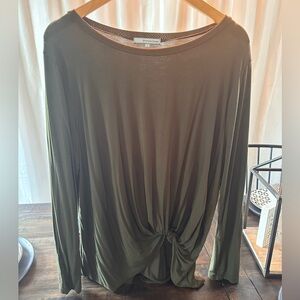 Emma’s Closet Green Long Sleeve Tee Size L